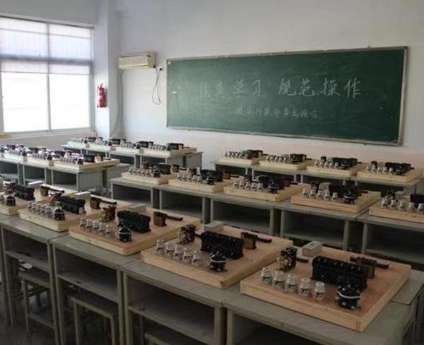 认真学习 · 规范操作-------赣工机械组织员工职业技能培训